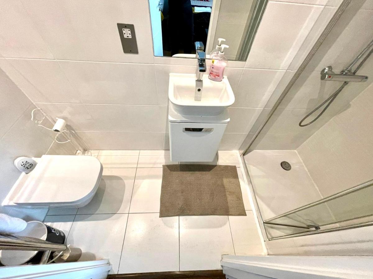 London Stratford Luxury House, 5 Minutes Walk Station, Westfield, 3 Bedrooms 3 Bathrooms, Reception, Garden, Parking Kültér fotó