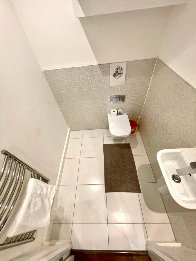 London Stratford Luxury House, 5 Minutes Walk Station, Westfield, 3 Bedrooms 3 Bathrooms, Reception, Garden, Parking Kültér fotó