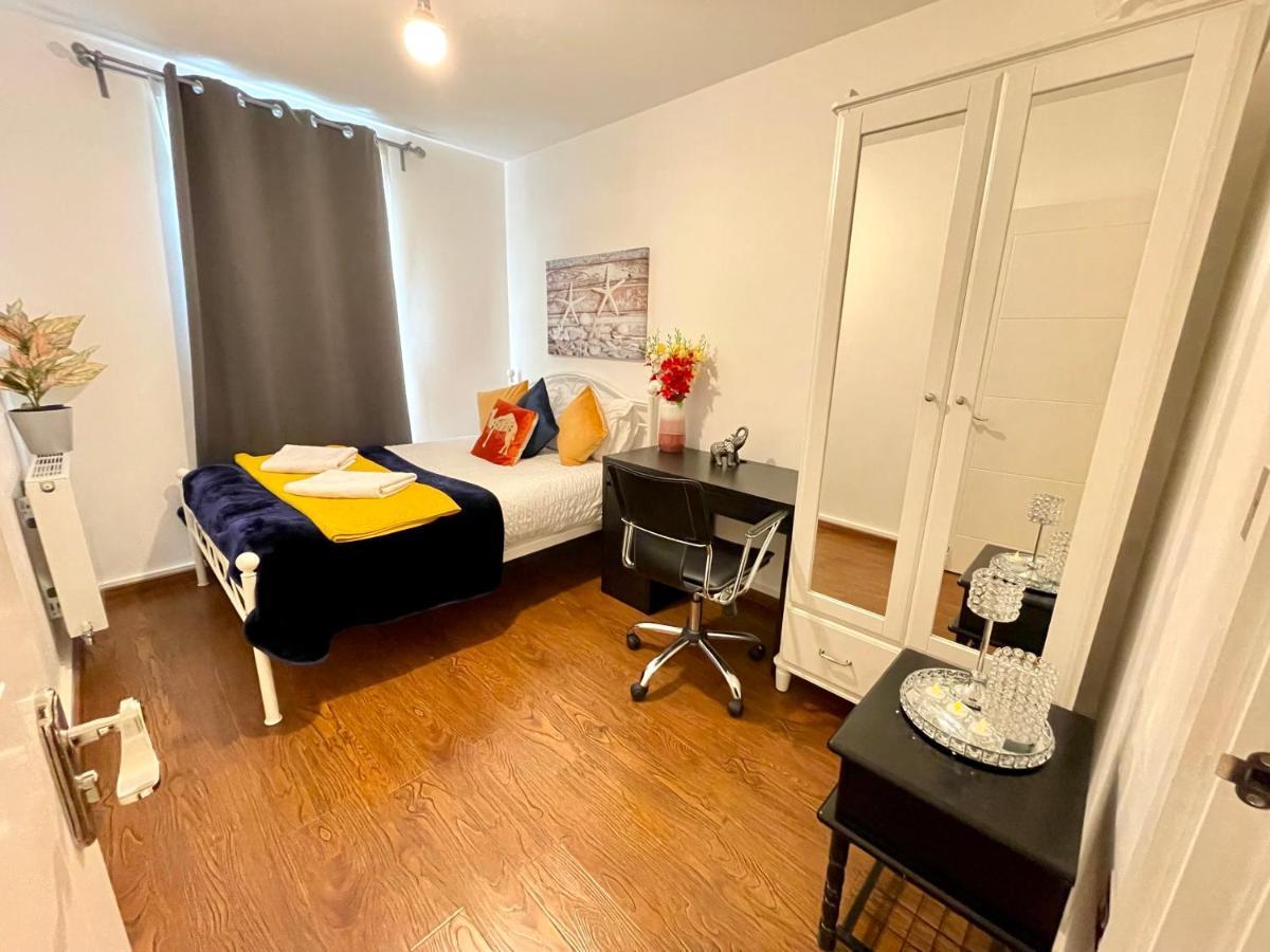 London Stratford Luxury House, 5 Minutes Walk Station, Westfield, 3 Bedrooms 3 Bathrooms, Reception, Garden, Parking Kültér fotó