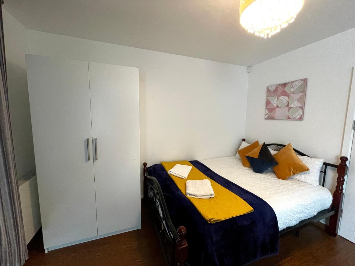 London Stratford Luxury House, 5 Minutes Walk Station, Westfield, 3 Bedrooms 3 Bathrooms, Reception, Garden, Parking Kültér fotó
