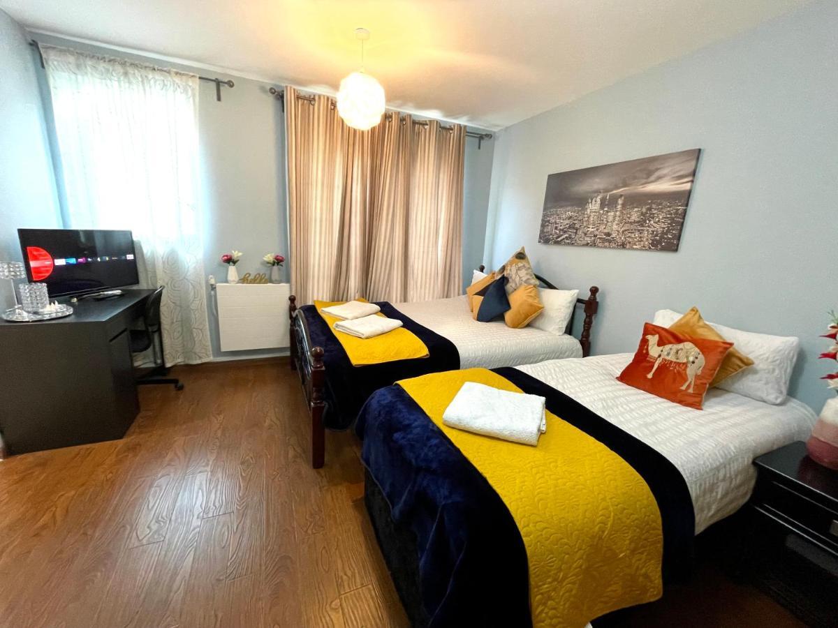 London Stratford Luxury House, 5 Minutes Walk Station, Westfield, 3 Bedrooms 3 Bathrooms, Reception, Garden, Parking Kültér fotó