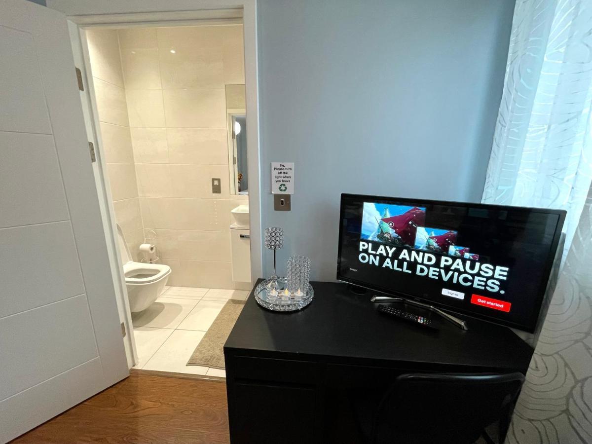 London Stratford Luxury House, 5 Minutes Walk Station, Westfield, 3 Bedrooms 3 Bathrooms, Reception, Garden, Parking Kültér fotó