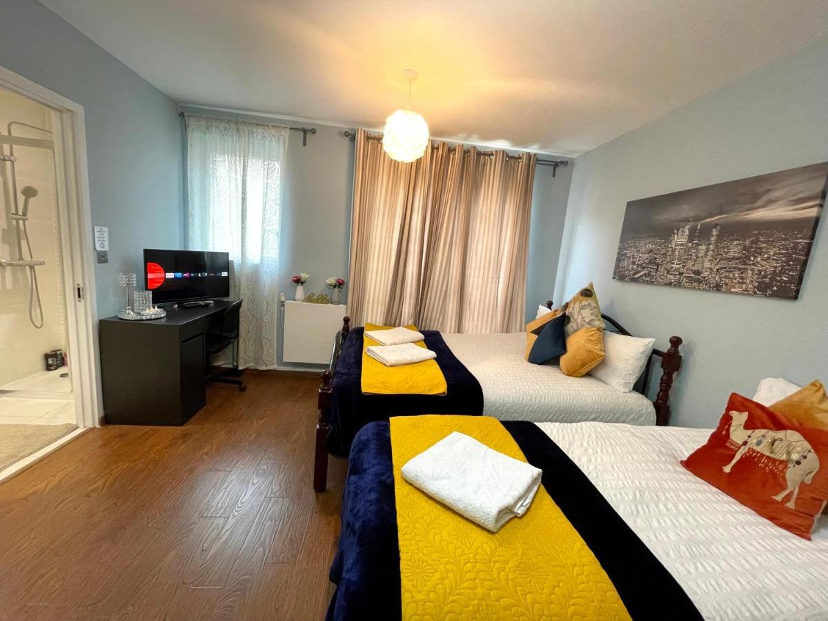 London Stratford Luxury House, 5 Minutes Walk Station, Westfield, 3 Bedrooms 3 Bathrooms, Reception, Garden, Parking Kültér fotó