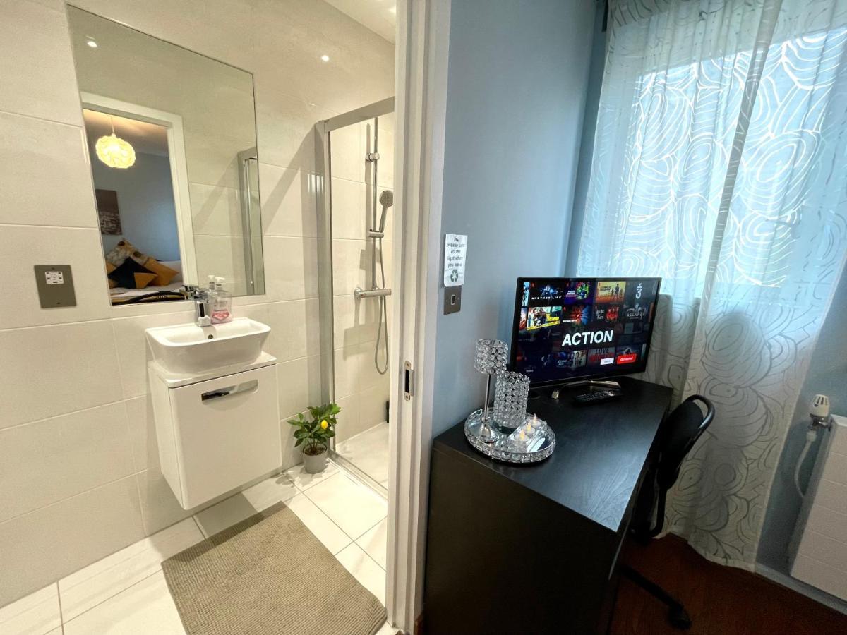 London Stratford Luxury House, 5 Minutes Walk Station, Westfield, 3 Bedrooms 3 Bathrooms, Reception, Garden, Parking Kültér fotó