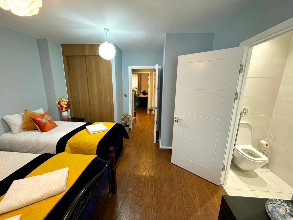 London Stratford Luxury House, 5 Minutes Walk Station, Westfield, 3 Bedrooms 3 Bathrooms, Reception, Garden, Parking Kültér fotó