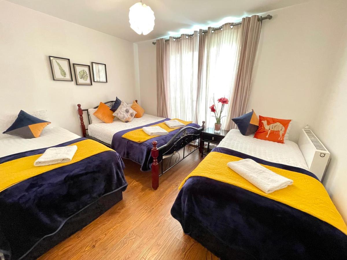 London Stratford Luxury House, 5 Minutes Walk Station, Westfield, 3 Bedrooms 3 Bathrooms, Reception, Garden, Parking Kültér fotó