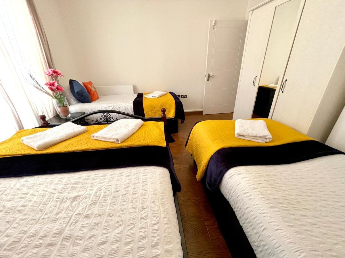 London Stratford Luxury House, 5 Minutes Walk Station, Westfield, 3 Bedrooms 3 Bathrooms, Reception, Garden, Parking Kültér fotó