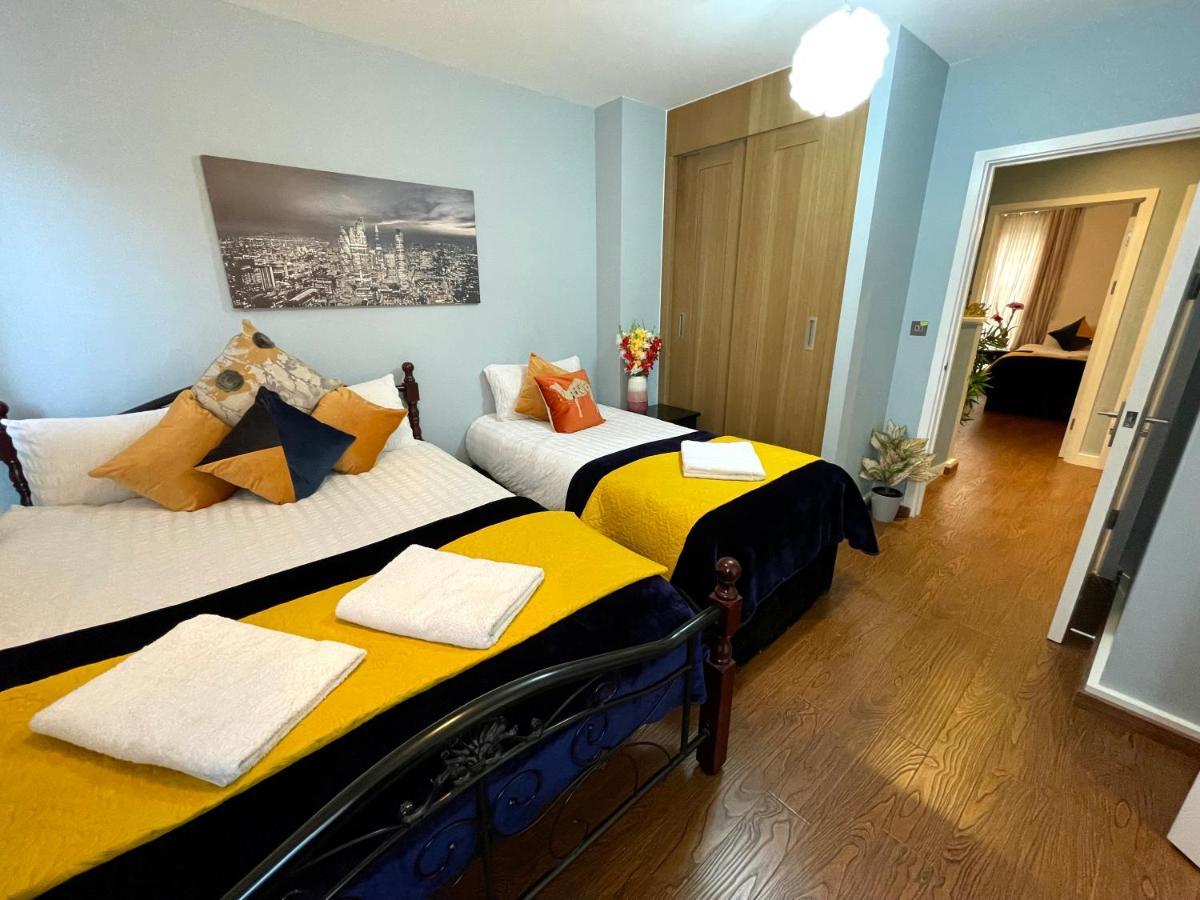 London Stratford Luxury House, 5 Minutes Walk Station, Westfield, 3 Bedrooms 3 Bathrooms, Reception, Garden, Parking Kültér fotó