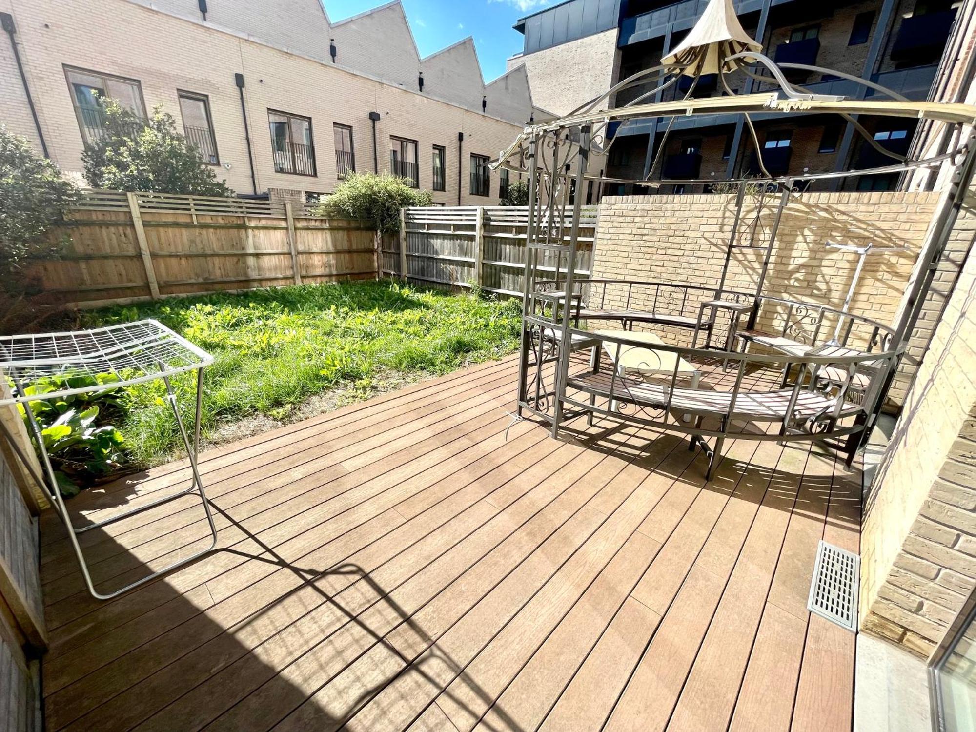 London Stratford Luxury House, 5 Minutes Walk Station, Westfield, 3 Bedrooms 3 Bathrooms, Reception, Garden, Parking Kültér fotó