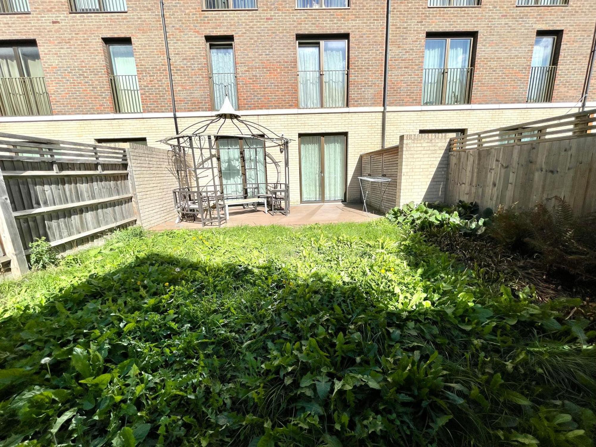 London Stratford Luxury House, 5 Minutes Walk Station, Westfield, 3 Bedrooms 3 Bathrooms, Reception, Garden, Parking Kültér fotó
